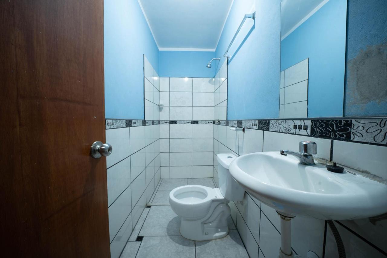 Hostal Tarapaca Hotel Huánuco Buitenkant foto