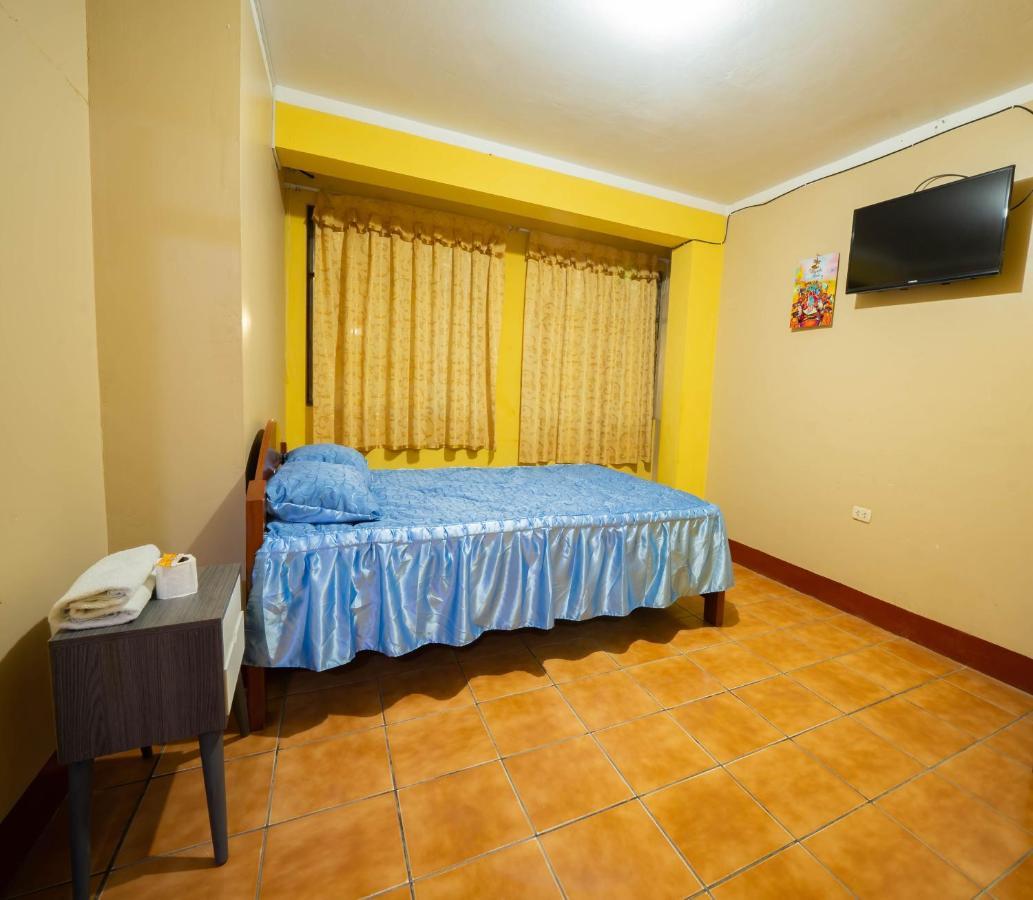 Hostal Tarapaca Hotel Huánuco Buitenkant foto