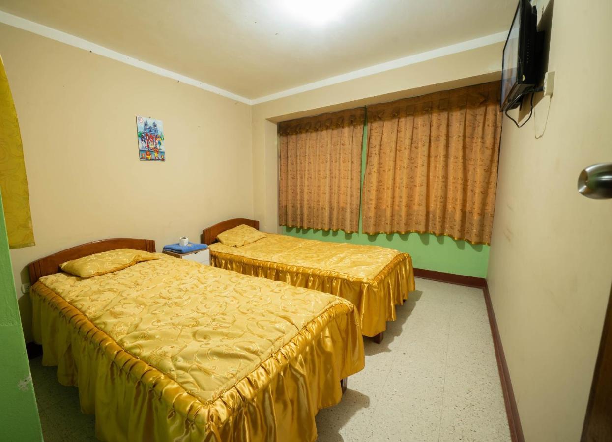 Hostal Tarapaca Hotel Huánuco Buitenkant foto