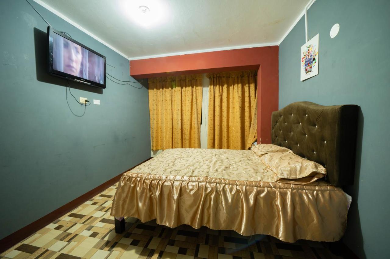Hostal Tarapaca Hotel Huánuco Buitenkant foto