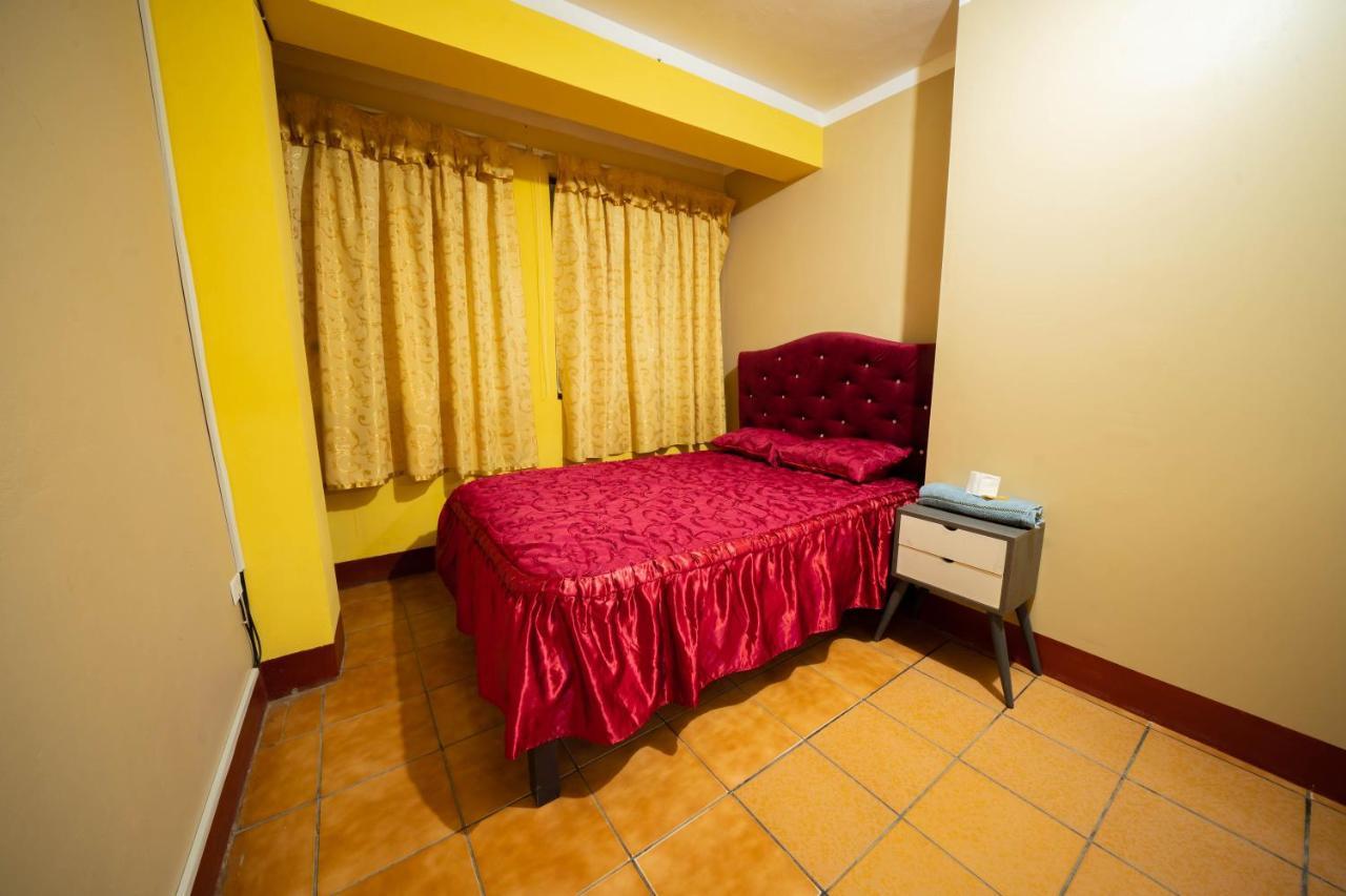 Hostal Tarapaca Hotel Huánuco Buitenkant foto
