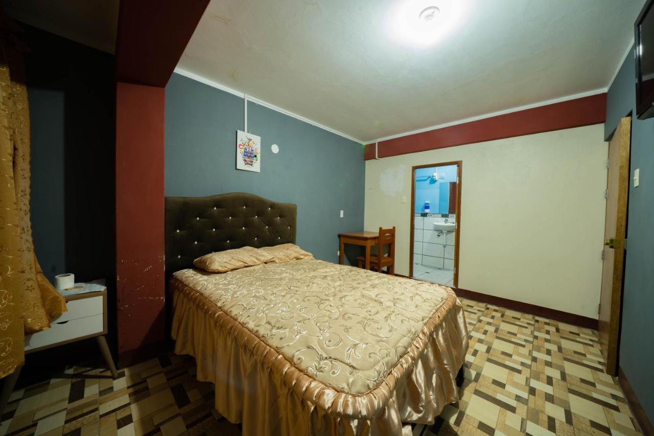 Hostal Tarapaca Hotel Huánuco Buitenkant foto